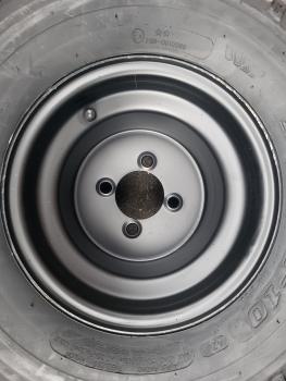 Preview: Komplettrad 22X11-10, 4-PLY grobstolliger Reifen auf schwarzer  Stahlfelge montiert