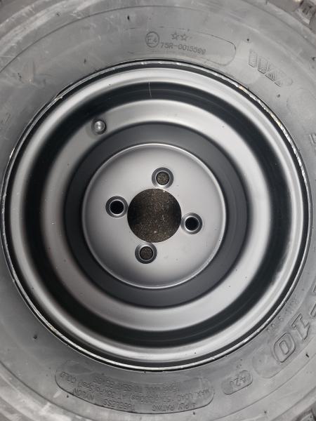 1 Satz Kompletträder 22X11-10, 4-PLY grobstollige Reifen auf schwarze  Stahlfelgen montiert 4 St.